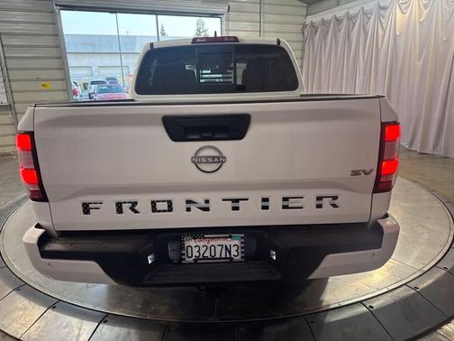 Glacier White 2022 Nissan Frontier SV