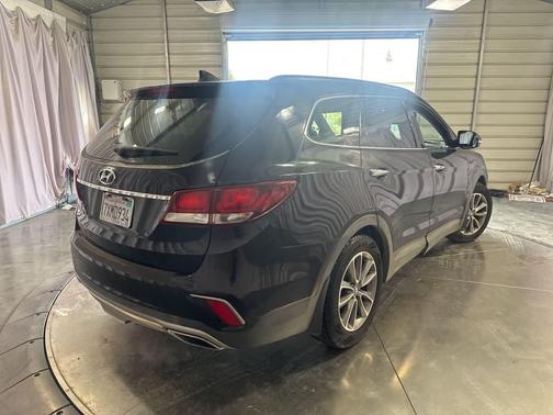 Becketts Black 2017 Hyundai SANTA FE SE