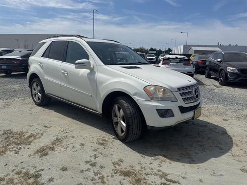 Arctic White 2011 Mercedes-Benz M-Class ML 350