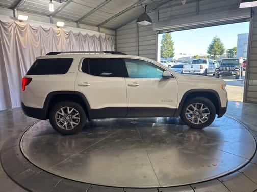 White Frost Tricoat 2020 GMC Acadia SLT