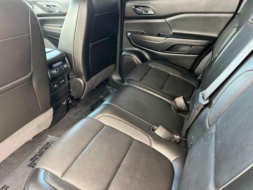 White Frost Tricoat 2020 GMC Acadia SLT