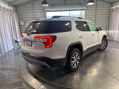 White Frost Tricoat 2020 GMC Acadia SLT