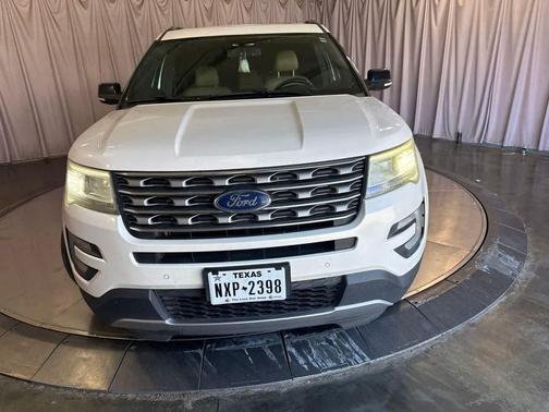 White Platinum Metallic Tri-Coat 2017 Ford Explorer XLT