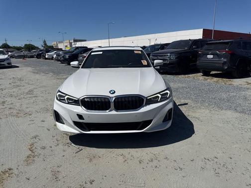 Alpine White 2023 BMW 330 330i