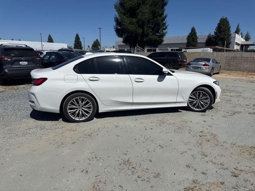 Alpine White 2023 BMW 330 330i