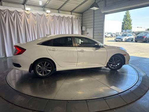 Platinum White Pearl 2019 Honda Civic EX-L