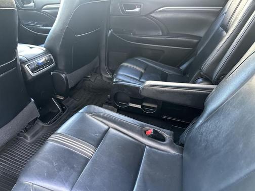 2017 Toyota Highlander SE