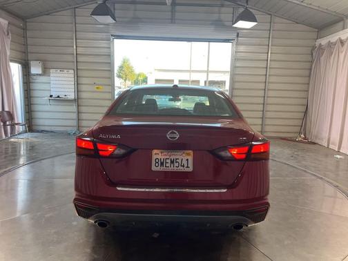 2021 Nissan Altima SR FWD