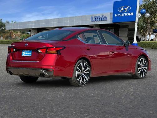 2021 Nissan Altima SR FWD