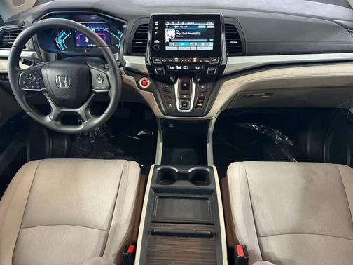 White Diamond Pearl 2018 Honda Odyssey EX