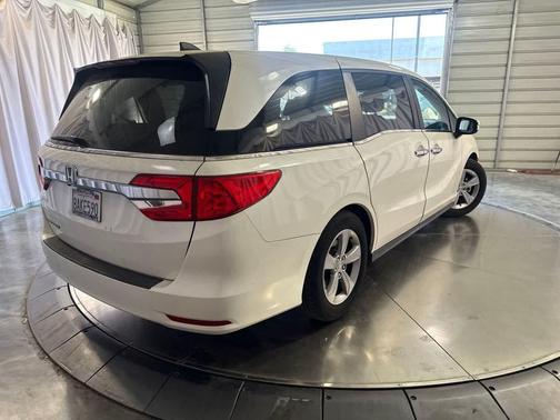 White Diamond Pearl 2018 Honda Odyssey EX