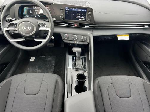 Abyss Black 2026 Hyundai ELANTRA SE