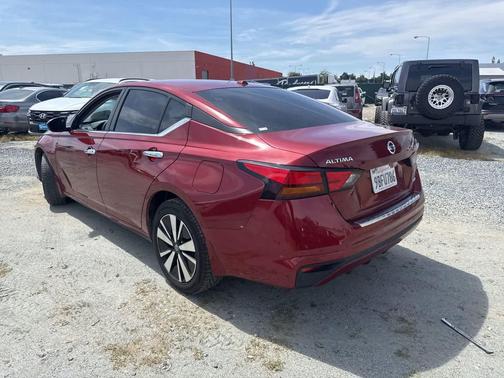 Scarlet Ember Tintcoat 2022 Nissan Altima 2.5 SV