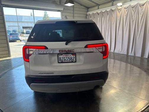 Summit White 2020 GMC Acadia SLE