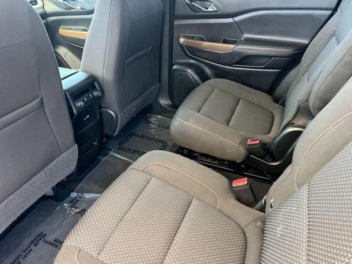 Summit White 2020 GMC Acadia SLE