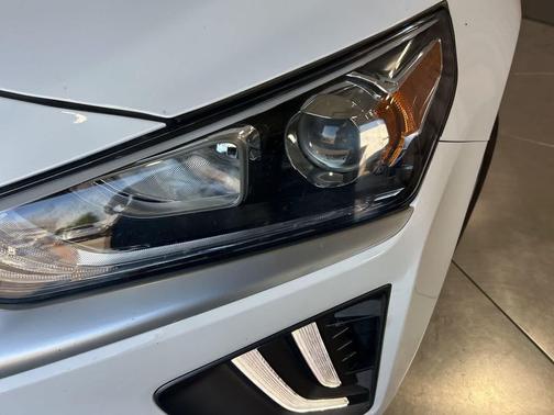 2020 Hyundai IONIQ Plug-In Hybrid SE
