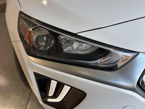 2020 Hyundai IONIQ Plug-In Hybrid SE