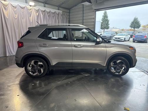 2023 Hyundai VENUE SEL