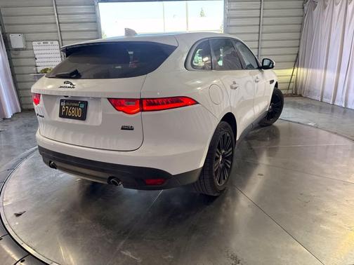 Fuji White 2018 Jaguar F-PACE 25t Premium