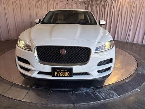 Fuji White 2018 Jaguar F-PACE 25t Premium