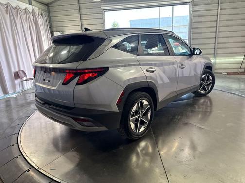 Shimmering Silver 2025 Hyundai TUCSON SEL