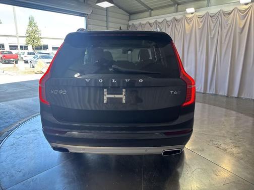 2016 Volvo XC90 T6 Momentum