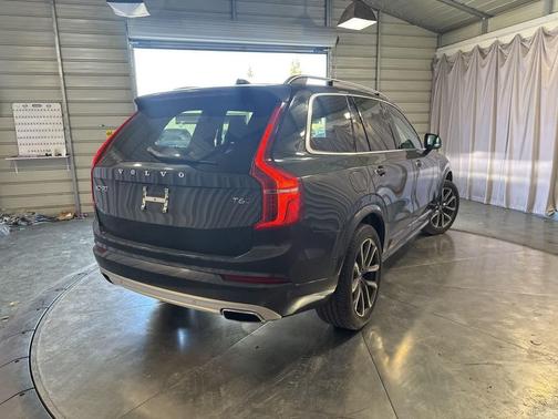 2016 Volvo XC90 T6 Momentum