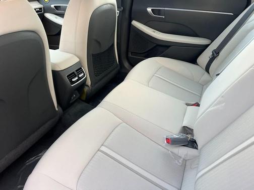 2026 Hyundai SONATA Hybrid Base