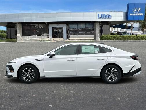 2026 Hyundai SONATA Hybrid Base