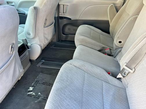 2017 Toyota Sienna LE