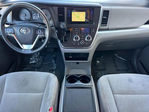 2017 Toyota Sienna LE