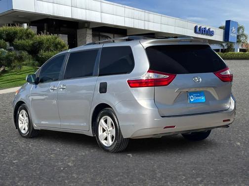 2017 Toyota Sienna LE