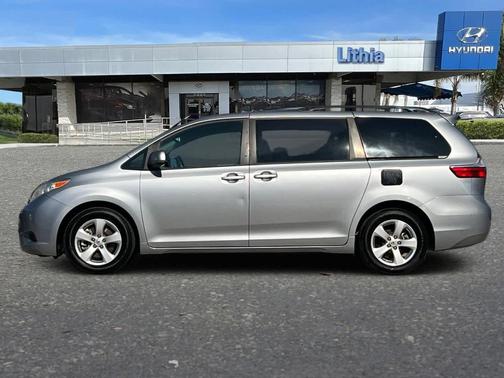 2017 Toyota Sienna LE