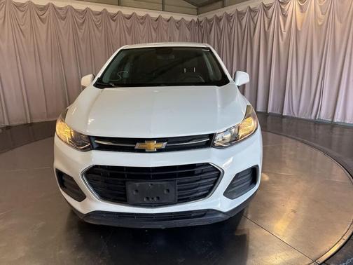 Summit White 2018 Chevrolet Trax LS