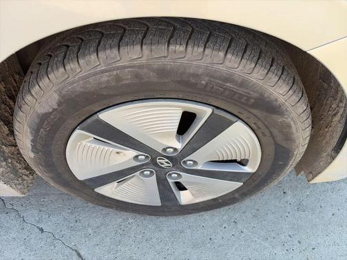 2018 Hyundai IONIQ Hybrid Blue