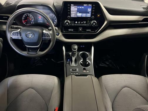 2022 Toyota Highlander L