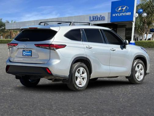 2022 Toyota Highlander L