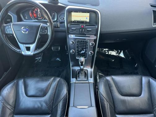 2017 Volvo XC60 T6 R-Design