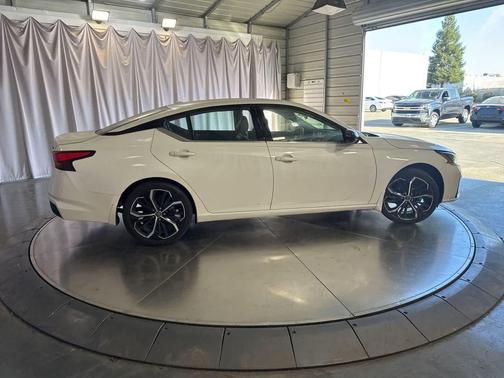 Pearl White Tricoat 2024 Nissan Altima 2.5 SR