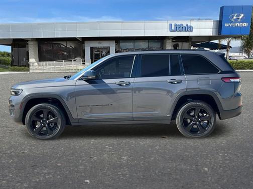 Baltic Gray Metallic Clearcoat 2022 Jeep Grand Cherokee Altitude