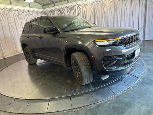 Baltic Gray Metallic Clearcoat 2022 Jeep Grand Cherokee Altitude