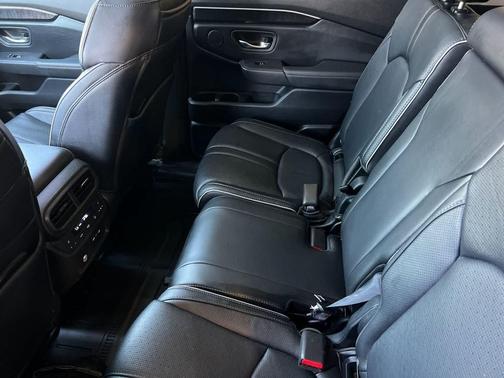 Modern Steel Metallic 2024 Honda Pilot Elite