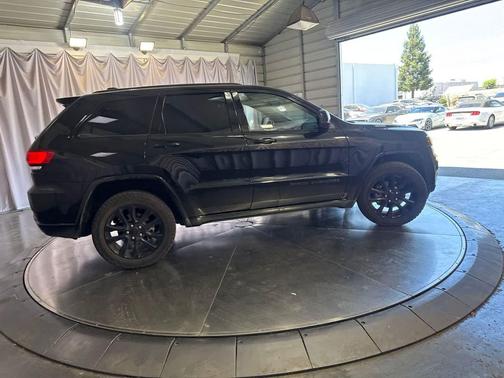 Diamond Black Crystal Pearlcoat 2020 Jeep Grand Cherokee Altitude