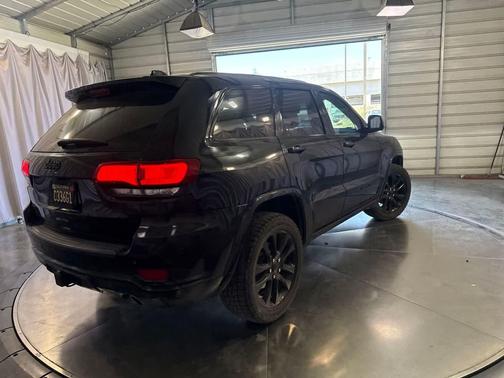 Diamond Black Crystal Pearlcoat 2020 Jeep Grand Cherokee Altitude