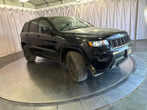 Diamond Black Crystal Pearlcoat 2020 Jeep Grand Cherokee Altitude