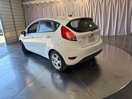 Oxford White 2016 Ford Fiesta SE