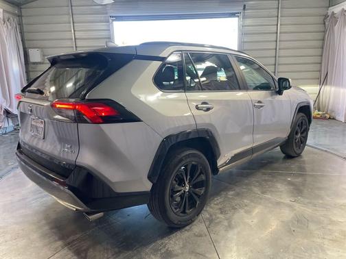 2022 Toyota RAV4 Hybrid SE