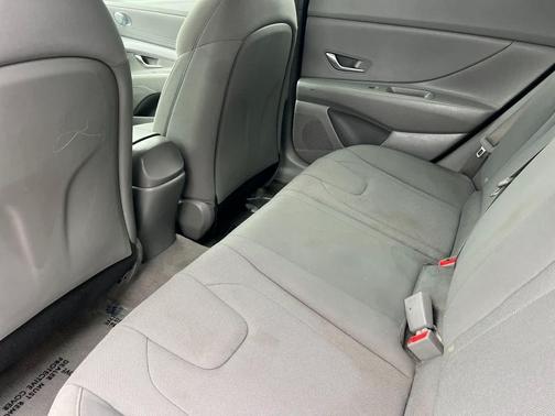 2021 Hyundai ELANTRA SE