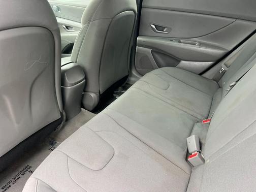 2021 Hyundai ELANTRA SE