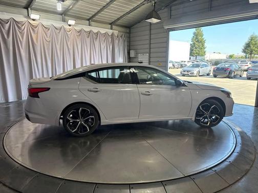 Gray Sky Pearl 2024 Nissan Altima 2.5 SR